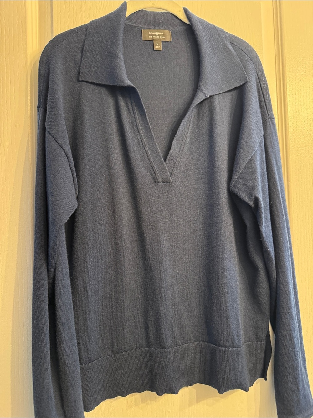 Banana Republic Preppy Navy V-Neck Merino Wool Sweater - Picture 2 of 6